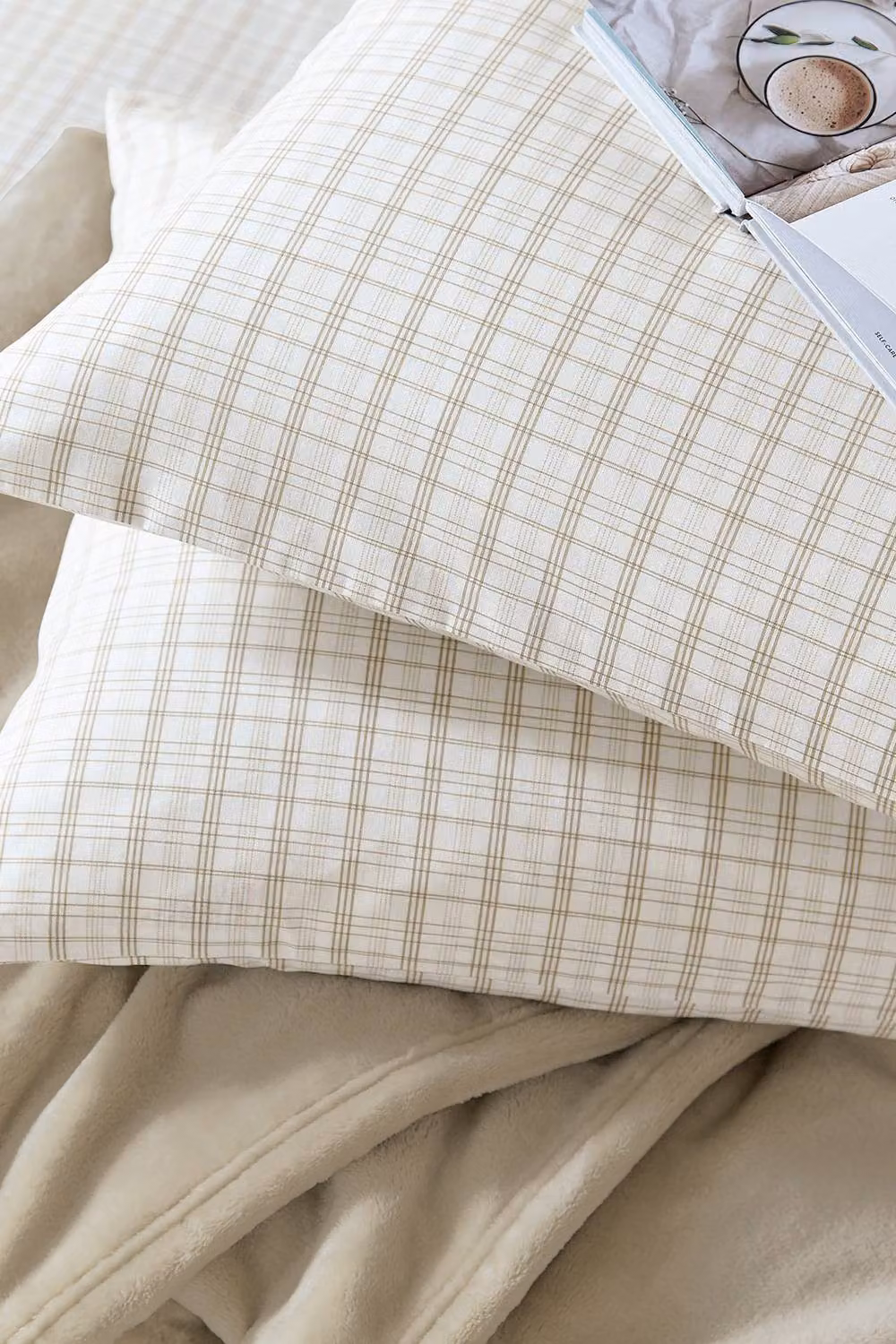 Helena Springfield Tranquil Check Reversible Duvet Cover and Pillowcase Set in Beige and White, W/D/H: 180 x 200 cm – 4