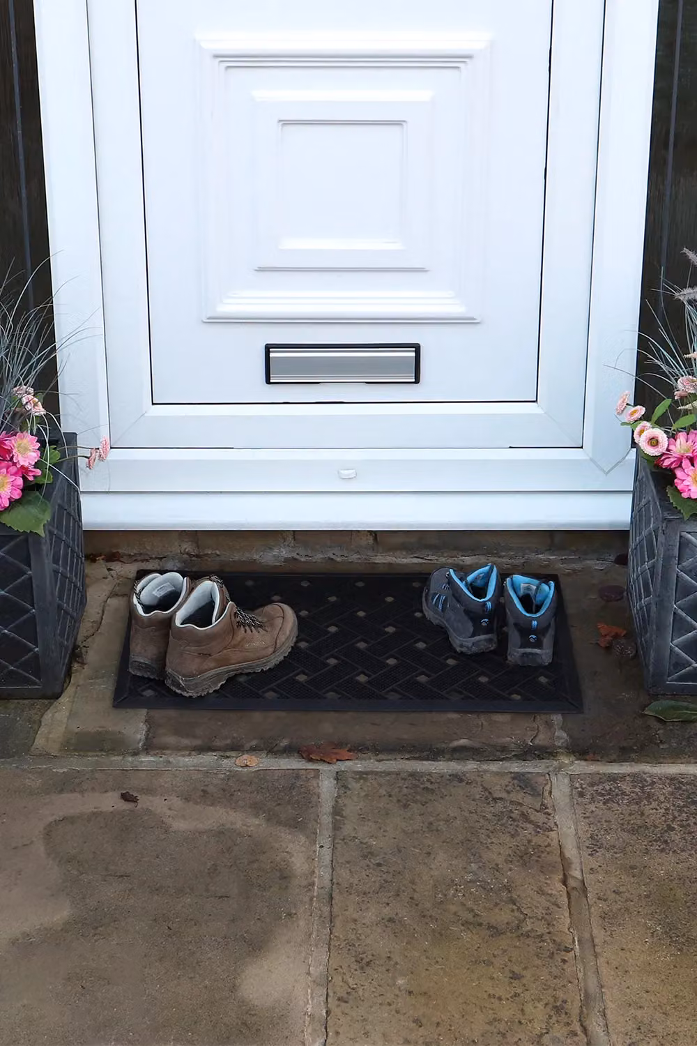 JVL Black Rubber Studded Lattice Scraper Doormat, W: 40 cm, L: 70 cm – 6