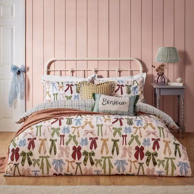 Furn Noortje Bows Reversible Graphic Duvet Cover Set in Pink and Multicolour, W/D/H: 240 x 220 cm