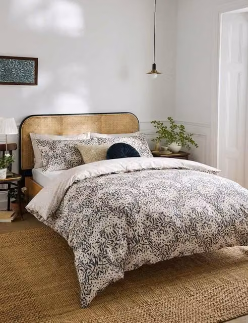 William Morris At Home Reversible Michaelmas Daisy Floral Cotton Bedding Set, Cream and Multicolour, W: 180 cm, L: 200 cm