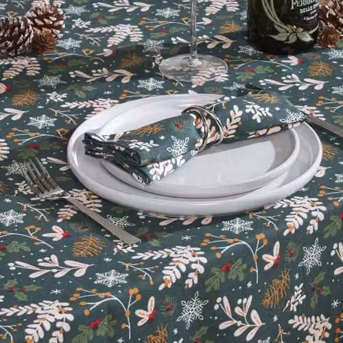 HOMESCAPES Rectangular Cotton Christmas Tablecloth in Green Floral Festive Forest, W: 137 cm, D: 178 cm – 3