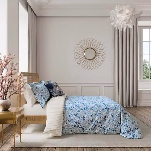 V&A Ornamental Bloom Cotton Percale Duvet Cover and Pillowcase Set in Blue and White, W/D/H: 140 x 200 cm