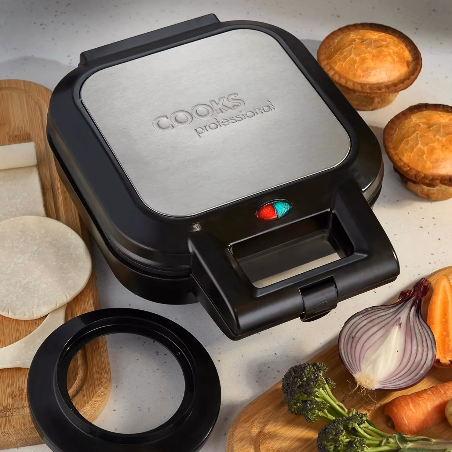 Cooks Professional Deep Fill Pie Maker with Crimping Edge, Spatula and Cutter, Black – 4