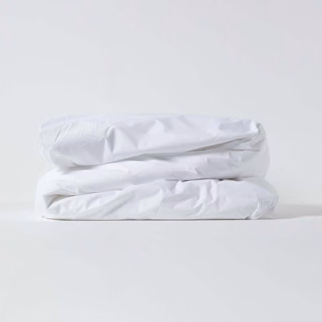 Homescapes Waterproof Allergy Friendly Duvet Protector in White