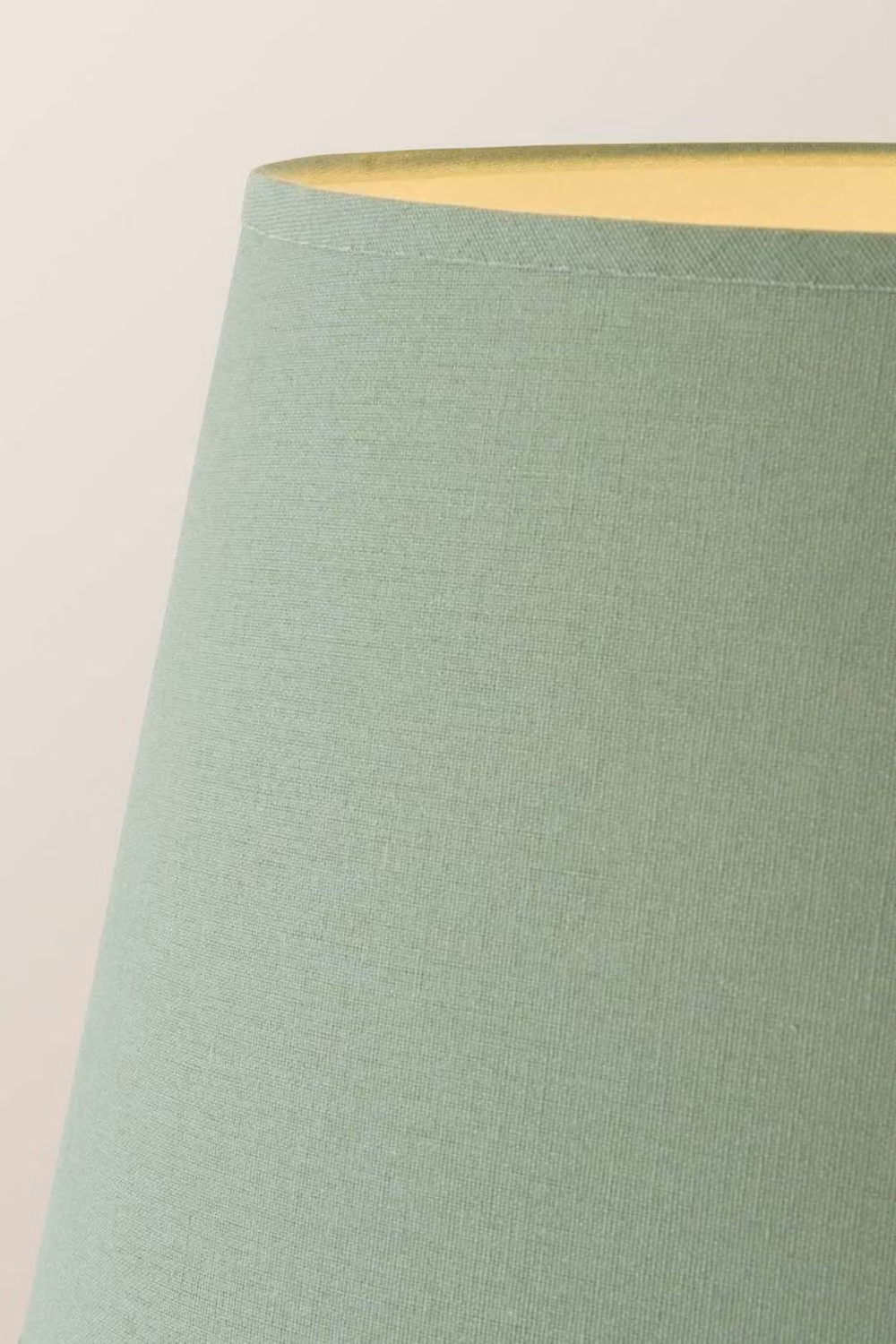 ValueLights Morrigan Wooden Tripod Floor Lamp with Scallop Fabric Shade in Green – 3