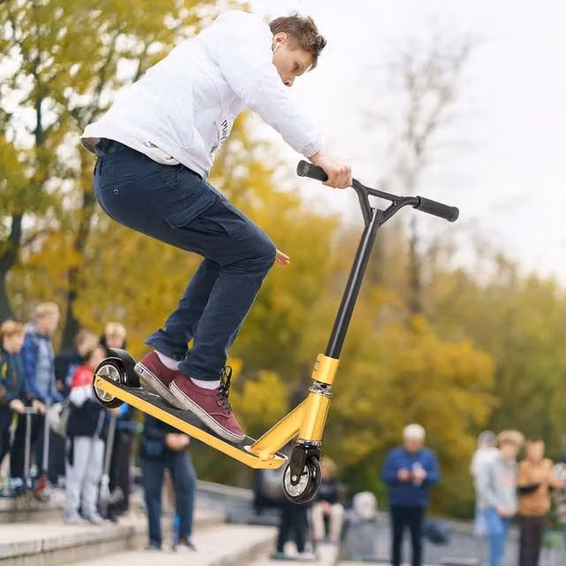 HOMCOM Entry Level Stunt Scooter with PU Wheels and Brake, Gold