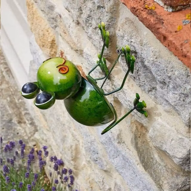 Garden Mile Green Hanging Metal Frog Figure, Height: 13 cm