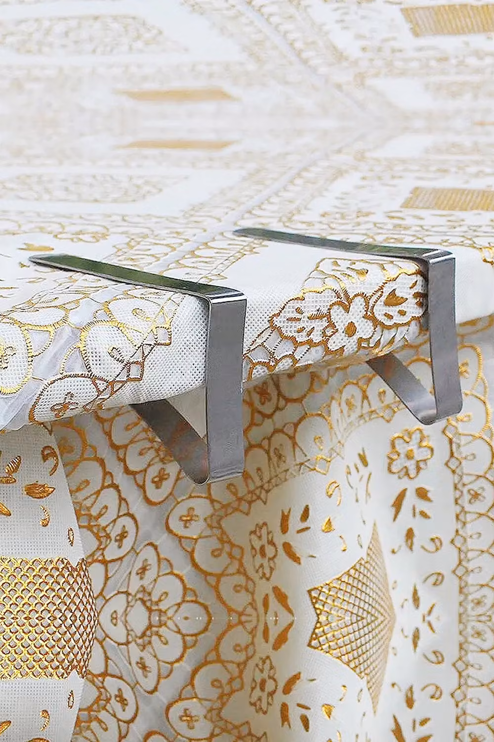 Neel Blue 4-Piece Stainless Steel Anti-Rust Tablecloth Clips in Silver – 3