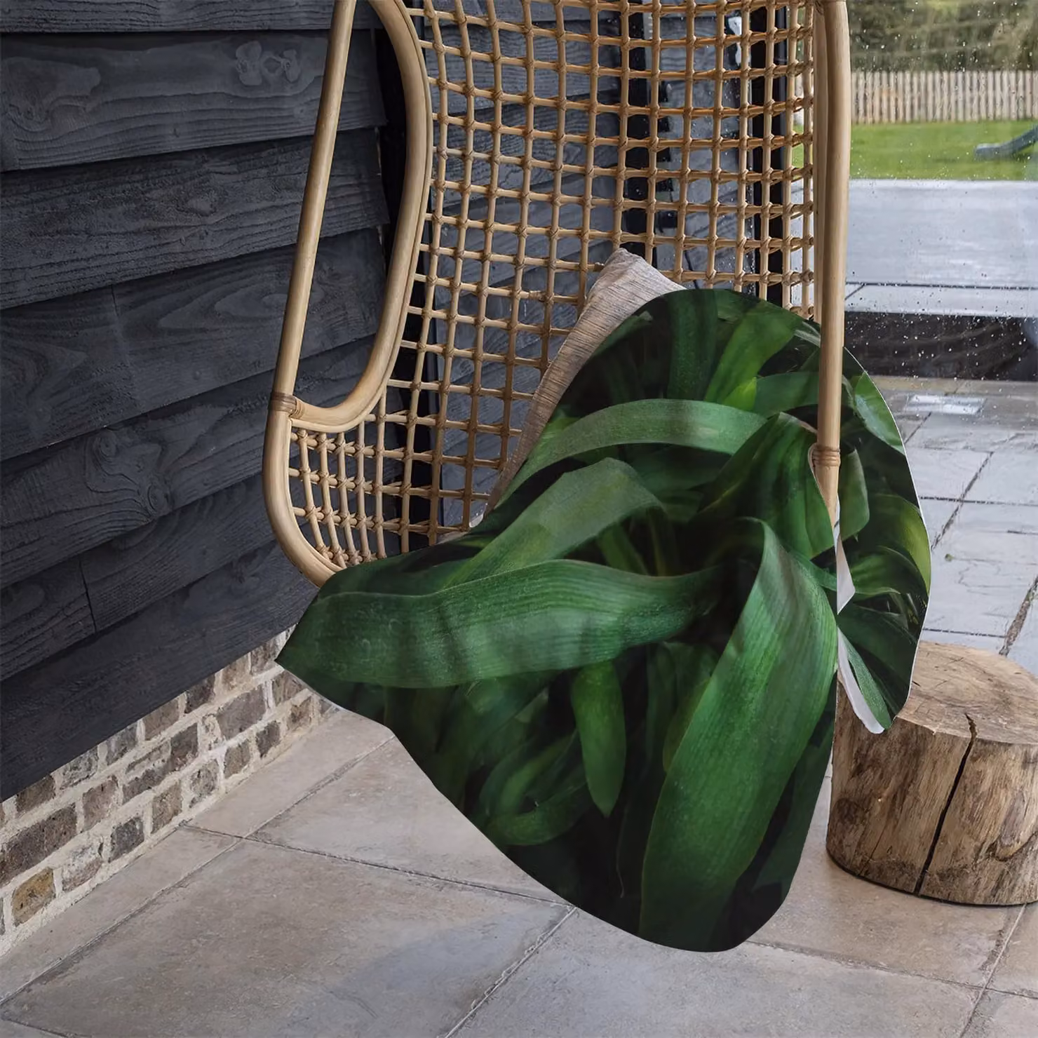 Benjamin Tate Design Atmospheric Background Selective Focus Floral Fleece Blanket in Green and Beige, W/D/H: 120 x 150 cm – 3