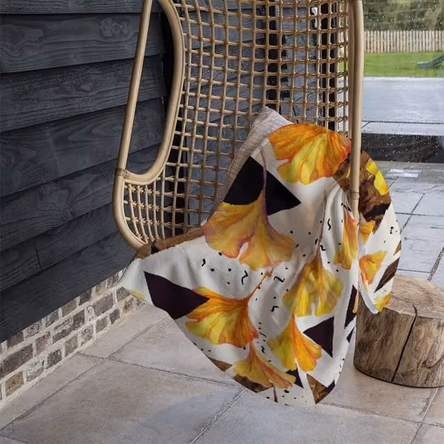 Benjamin Tate Design Orange Flowers and Triangles Fleece Blanket, W/D/H: 120 x 150 cm – 1