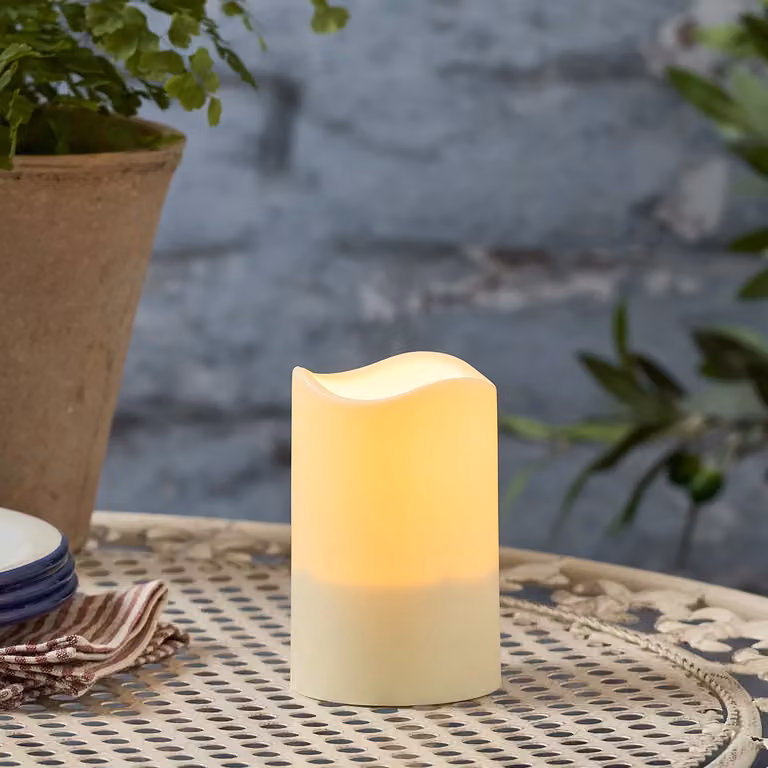 Lights4fun Solar Powered Warm White Flickering LED Pillar Candle, Ivory, H 11 cm x W 7.5 cm x D 7.5 cm