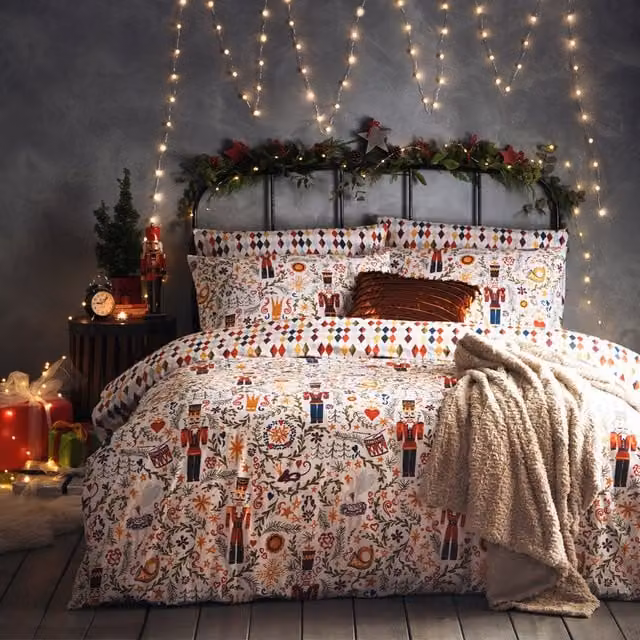 Make it a Home Nutcracker Christmas Duvet Cover Set in Multicolour and White