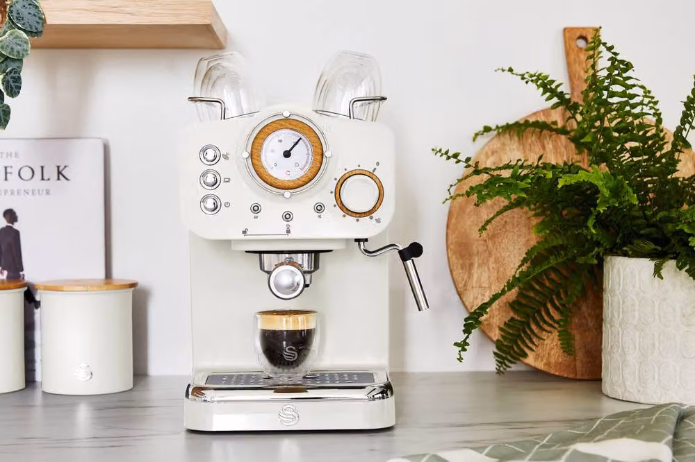 Swan Pump Espresso Coffee Machine in White – 3
