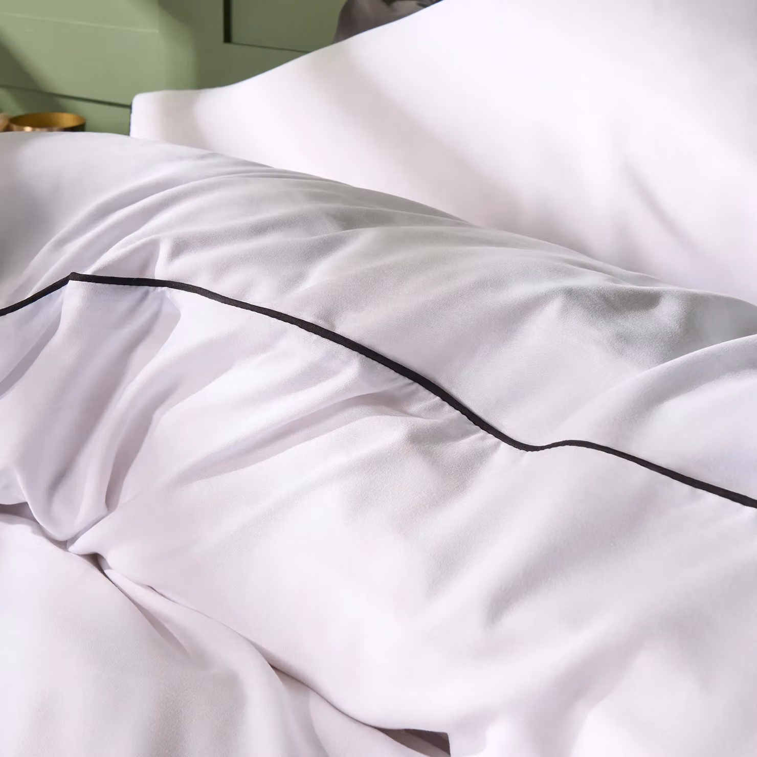 OHS King Size Microfibre Duvet Cover and Pillowcase Set with Piped Edge in White and Black, W/D/H: 180 x 200 cm, Pillowcases: 50 x 75 cm – 3