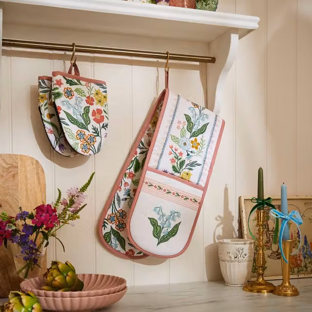 Ulster Weavers Petals and Prose Pink Cotton Double Oven Glove