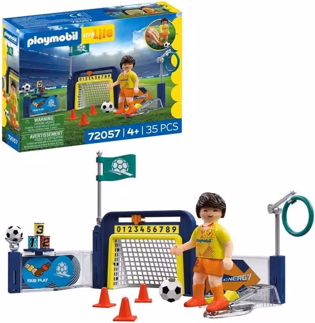 Playmobil Figure Play World Football Training in Green and Multicolour