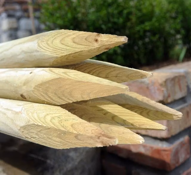 F&G Supplies 10 Pack Round Wooden Fence Posts, Pressure Treated, Brown, Height: 165 cm, Diameter: 7.5 cm