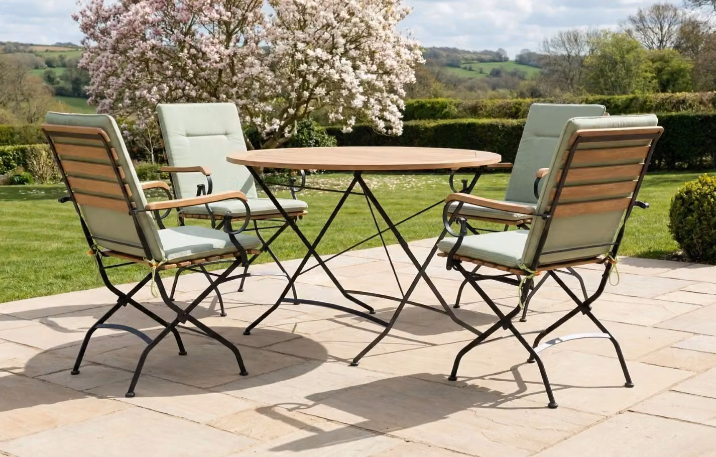 MINT Outdoor Sicily 4 Seater Teak and Wrought Iron Round Garden Dining Set, Diameter: 110 cm, Apple Green