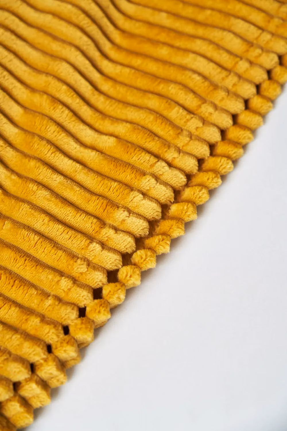 BHS Luxury Ribbon Velvet Throw in Yellow, W: 127 cm, D: 152 cm – 4