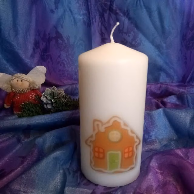 Viki Gingerbread Christmas Candle, White