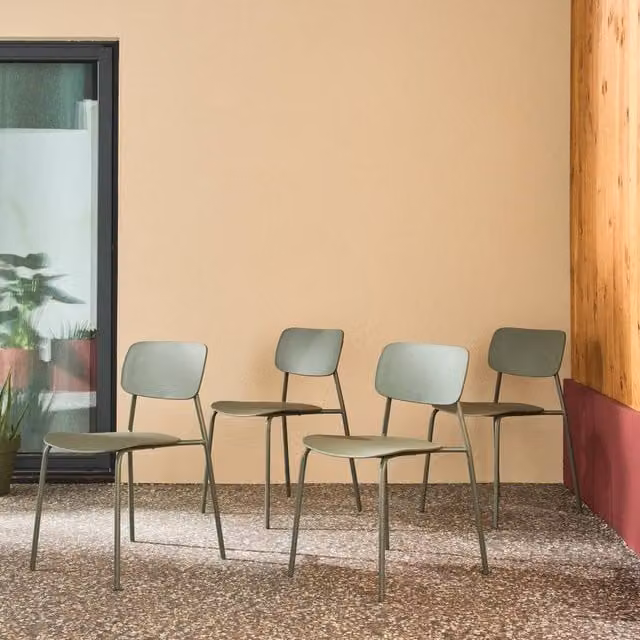 sweeek Set of 4 Stackable Modern Garden Chairs in Khaki with Powder Coated Steel and Plastic Construction – 1