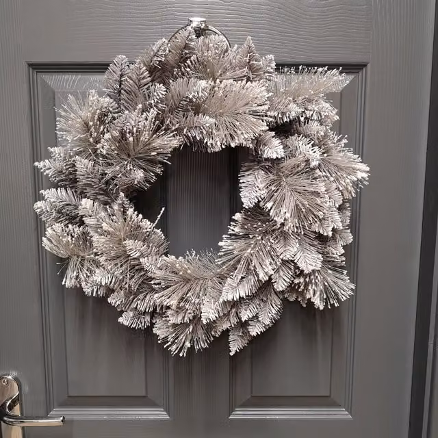 Samuel Alexander White and Grey Premier Christmas Snow Fir Door Wreath, Diameter: 50 cm – 1