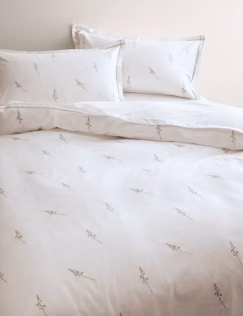 M&S White Pure Cotton Floral Embroidered Bedding Set W/D/H: 180 x 200 cm