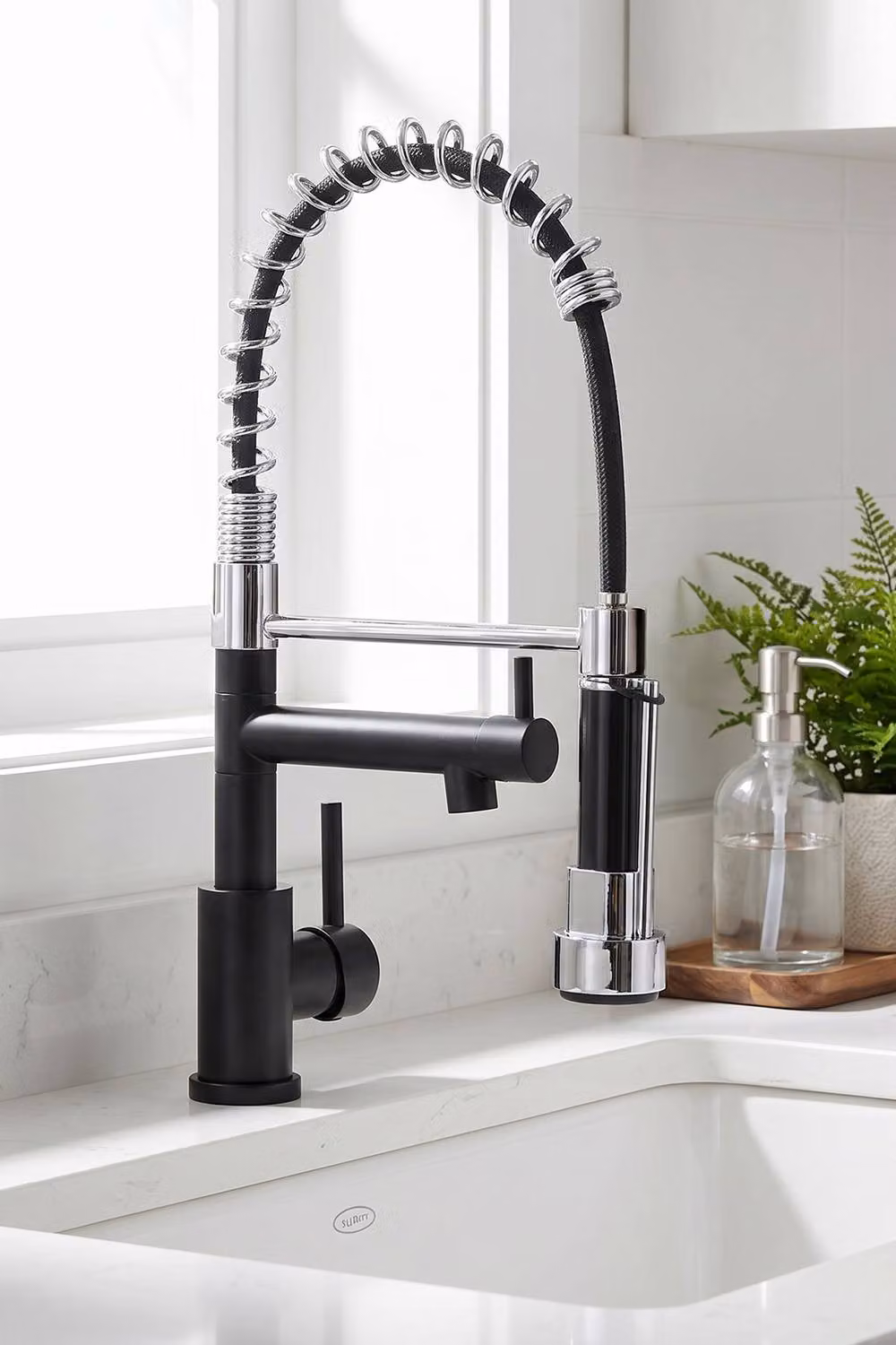 Living and Home Matt Black Retractable Spring Kitchen Tap with Pull-Out Spray Spout and Swivel Function – 2