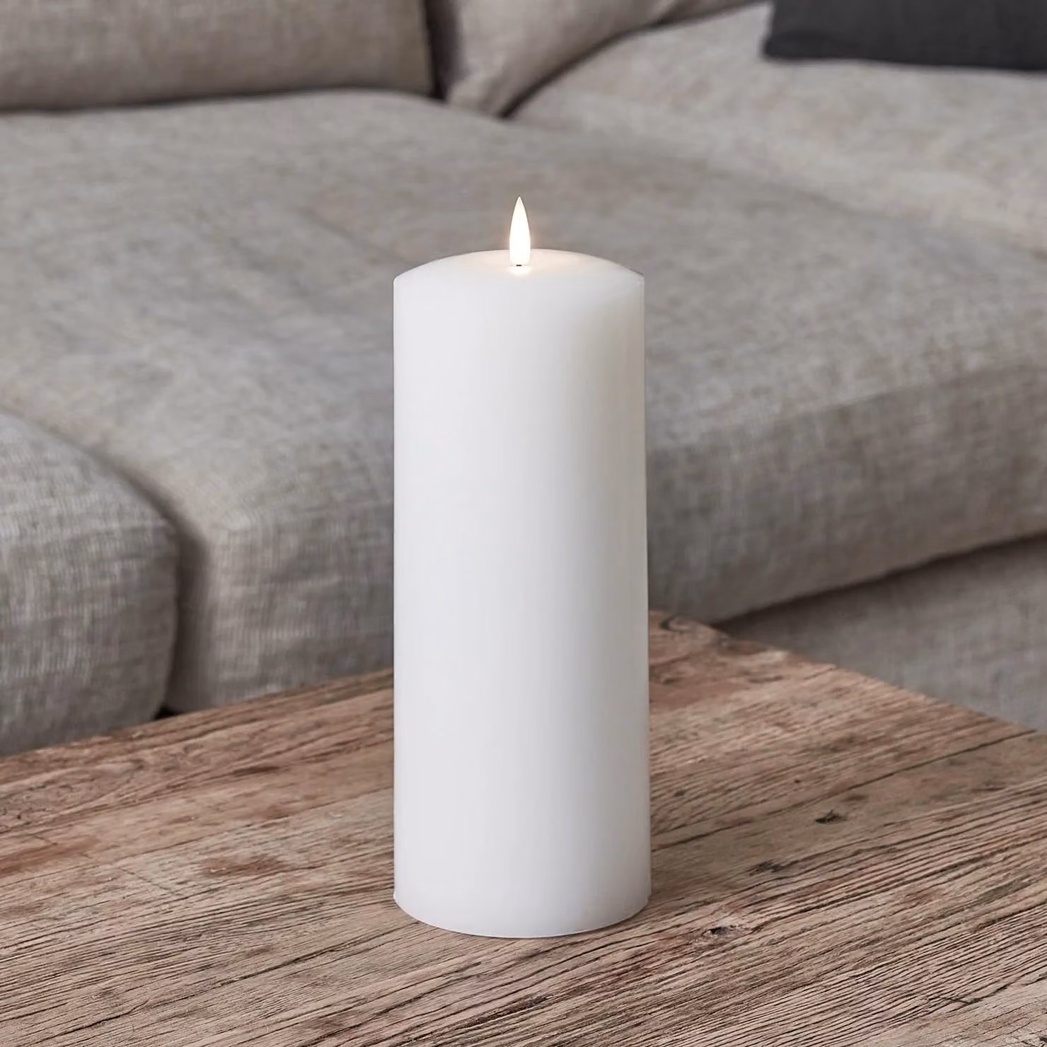 Lights4fun TruGlow White Chapel Pillar Candle with Flicker Effect and Timer, Height: 25 cm