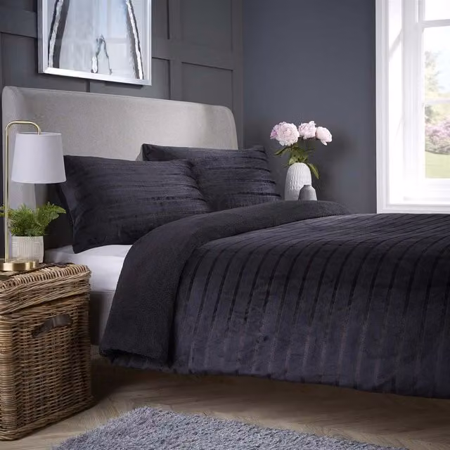NewEdgeBlinds Reversible Striped Fleece Duvet Set in Black, 140 x 200 cm
