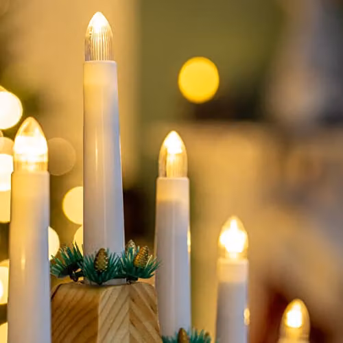 The Christmas Workshop 89470 Wooden Christmas Candle Bridge in Pine Wood Finish with 7 Warm White LED Lights, W: 40 cm, D: 33 cm, H: 5 cm – 4