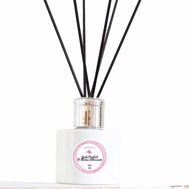 Perfect4U Jade Orchid and Lotus Blossom Scented Reed Diffuser in Black and White