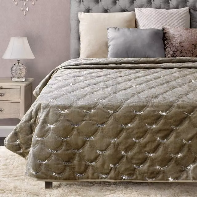 Velosso Quilted Polyester Throw in Beige or Grey