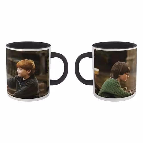 Zavvi Harry Potter Harry and Ron Playing Chess Ceramic Mug in Black and Multicolour