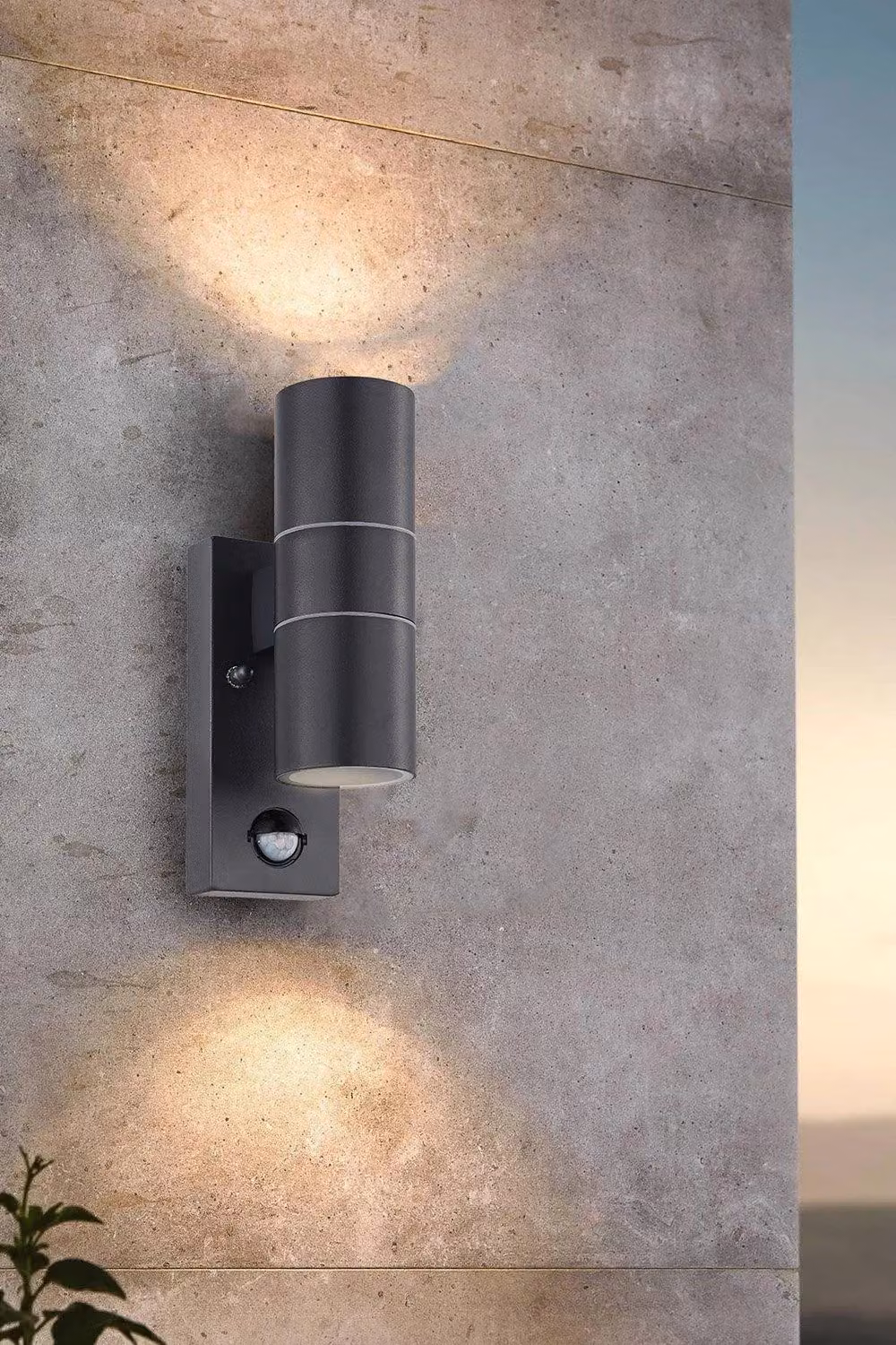 Eglo Riga 5 Metal IP44 Outdoor Wall Light with Motion Sensor in Black or Anthracite Grey – 7
