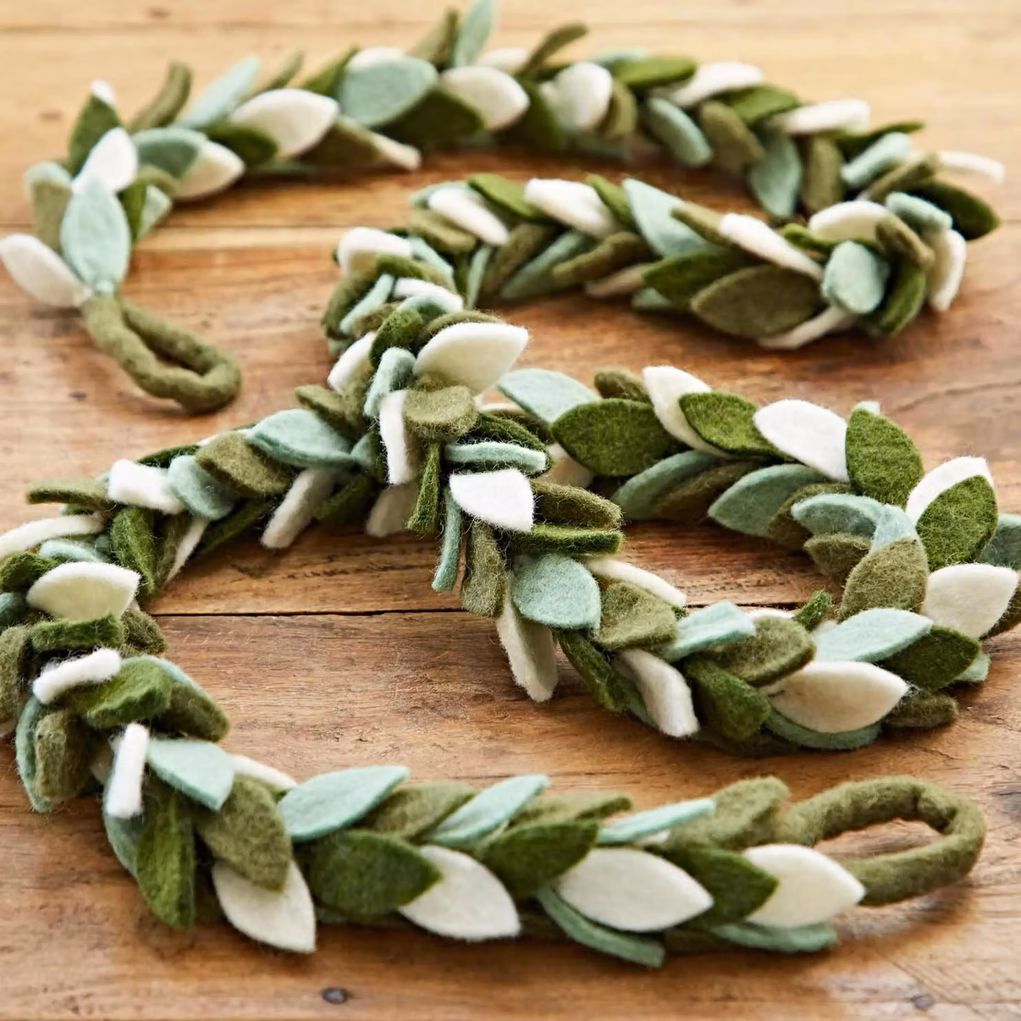 Paper High Green and White Felt Greenery Christmas Garland with Leaves – 3