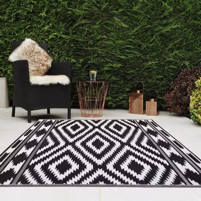JVL Reversible Woven Plastic Outdoor Garden Rug, Black, W: 133 cm, L: 190 cm
