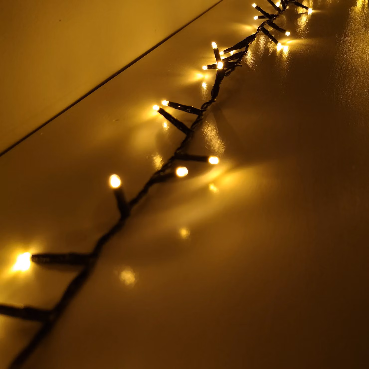 Samuel Alexander 1000 LED TreeBrights Christmas String Lights with Timer, 25m, Warm White in Gold/Brass – 3