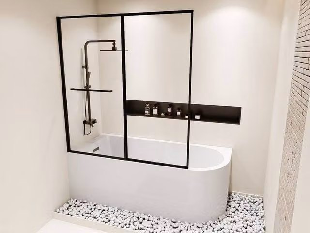 Vente-unique White Left-Hand Corner Acrylic Shower Bath with Sliding Screen and Apron, 240 L – 1