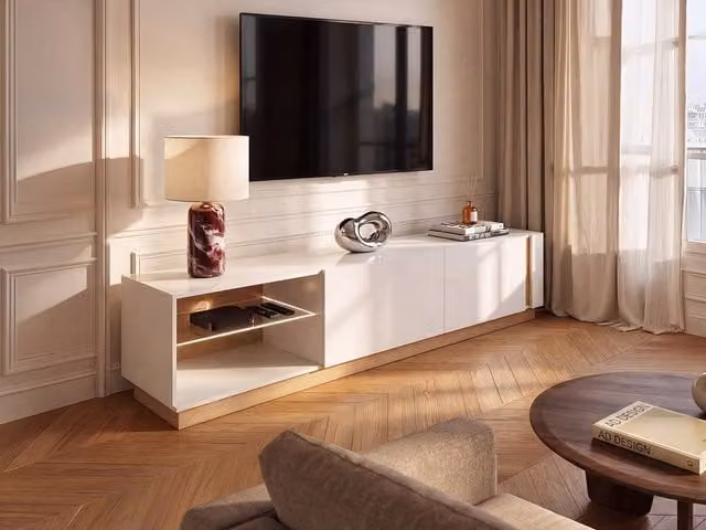 Vente-unique MURARI TV Stand with 2 Doors, 2 Recesses and LED Lighting in Gloss White and Light Oak – 1