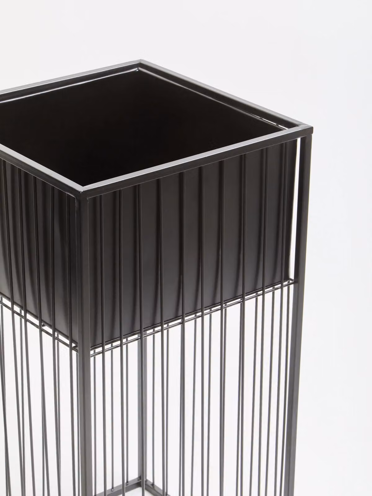Orsina Black Metal Floor Standing Planter – 7