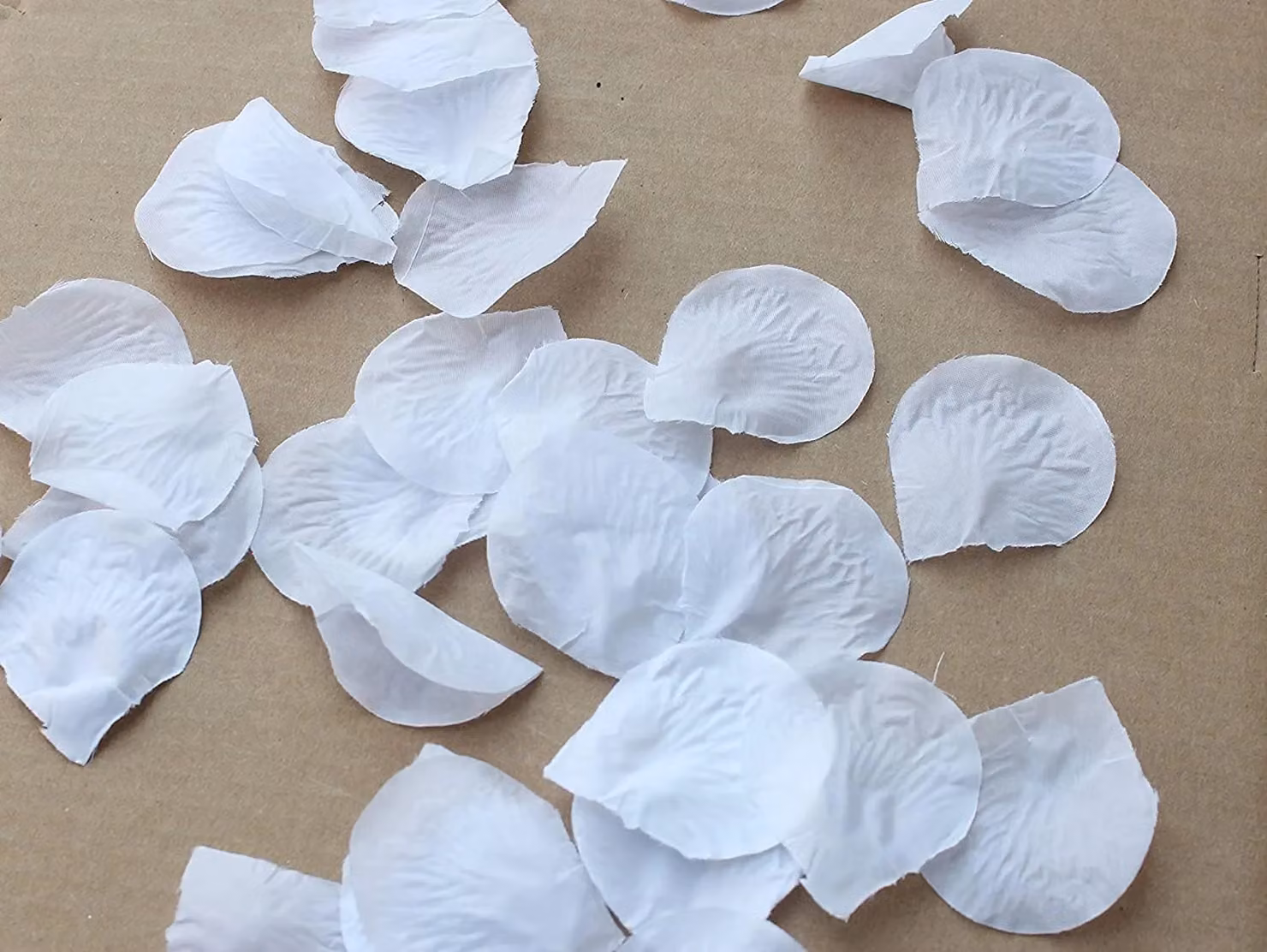 Shatchi White Silk Rose Petals Confetti for Weddings, Anniversaries and Mother's Day, 100 Pieces – 2
