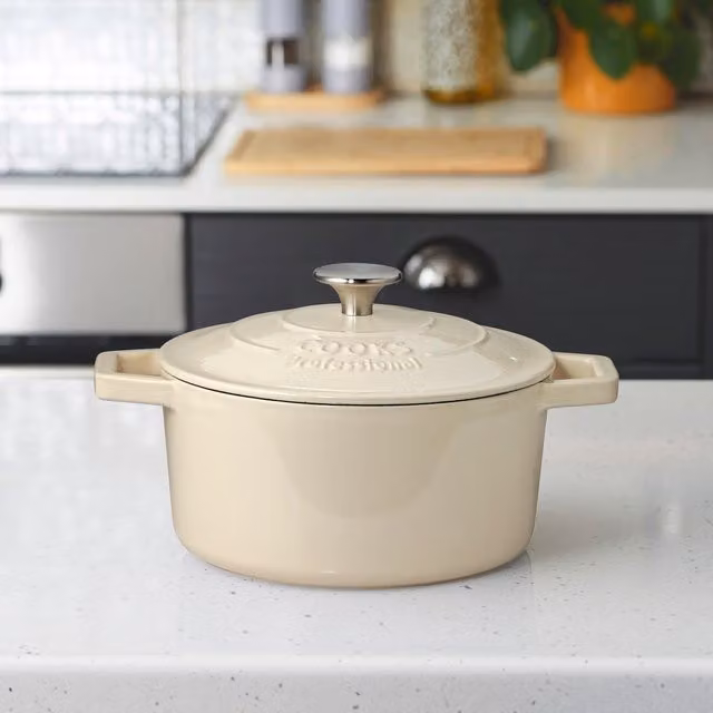 Cooks Professional Enamelled Cast Iron Round Casserole Dish, White, Diameter: 21 cm