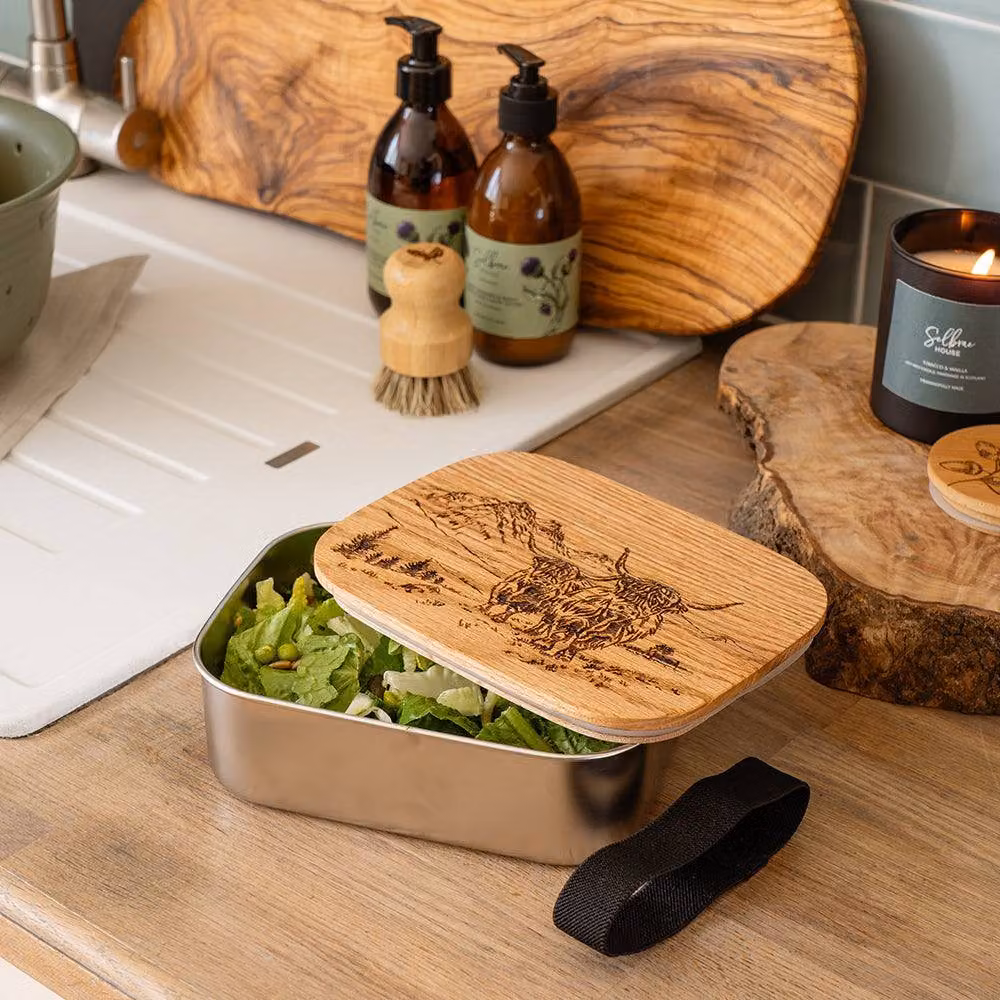 Selbrae House Scenic Highland Cow Lunch Box in Light Oak Brown – 2
