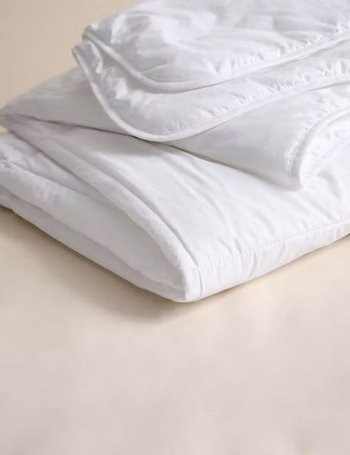 M&S Luxury White 2.5 Tog Breathable Microfibre Down Alternative Summer Duvet