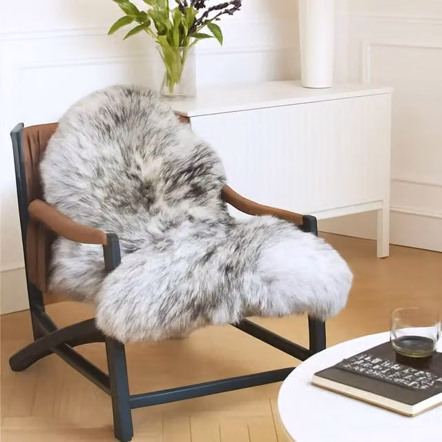 Infinity Leather White Natural Wool Single Sheepskin Rug, W: 90 cm, D: 60 cm – 1