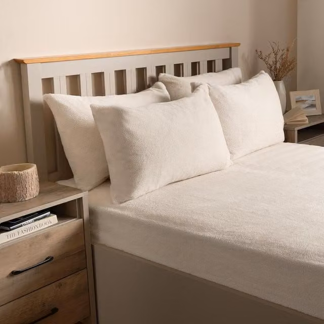Brentfords Pack of 4 White Teddy Fleece Pillowcases, W: 50 cm, H: 75 cm