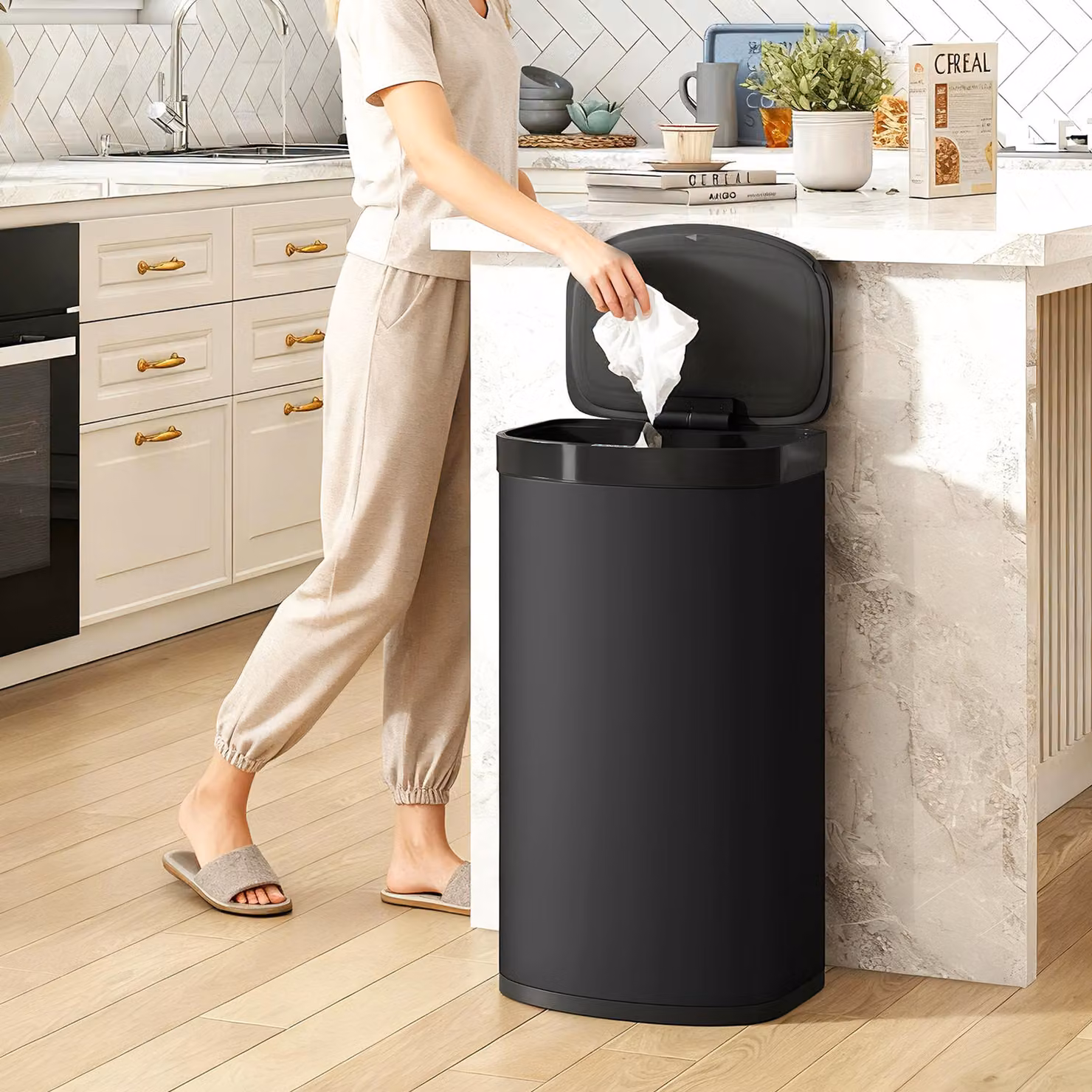 HOMCOM 55L Sensor Bin with Soft-Close Lid and Fingerprint Resistant Stainless Steel in Black – 2