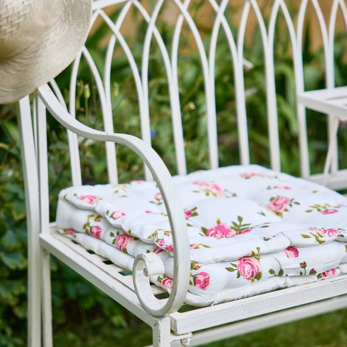 Dibor Vintage Large Cream Arched Outdoor Garden Furniture Bench and Table Set in Matt Metal – 5