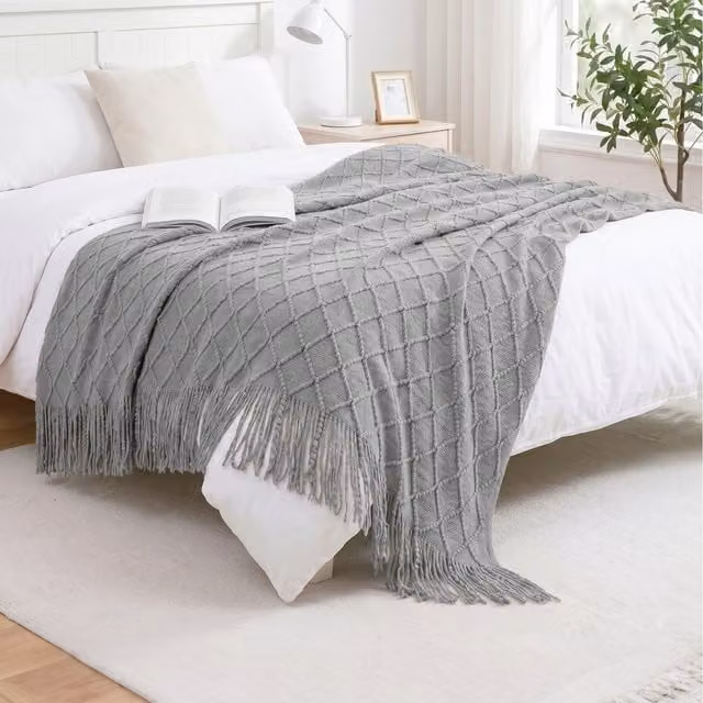 Livingandhome Grey Geometric Knitted Polyacrylic Throw Blanket with Fringes